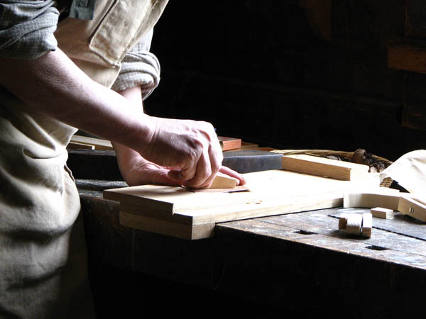Ofrecemos un servicio de <strong>carpintería  de madera y ebanistería en Quijorna</strong> adaptado a las necesidades del <strong>cliente</strong>.